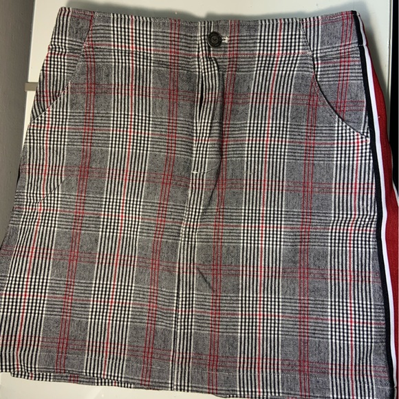 Hollister plaid shape fitting skirt - Picture 3 of 7